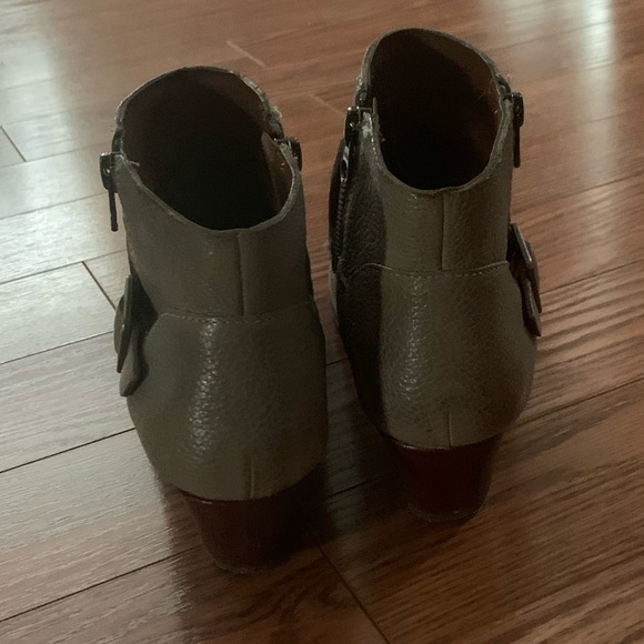 Greige Kork-Ease Booties - Picture 3 of 7